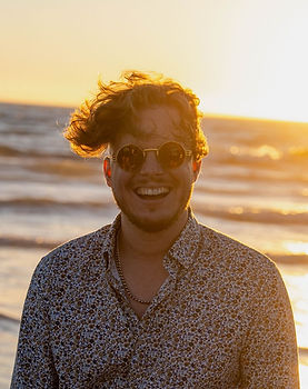 Sean Carney at sunset, a Los Angeles wedding musician creating live music for ceremonies, cocktail hours, and receptions.