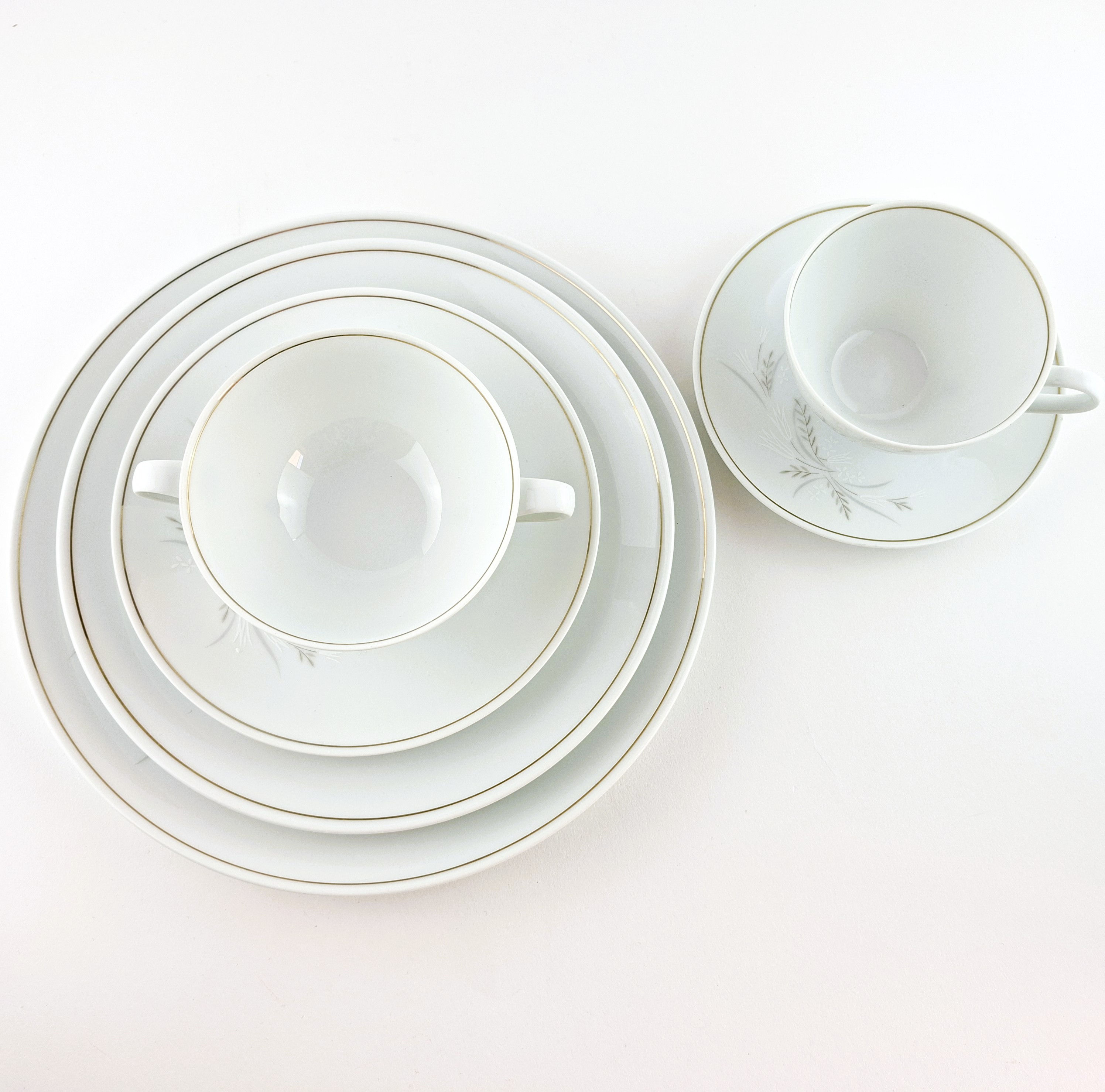 mabelmollyvintage.com.au Mid-Century Noritake Wind Drift bone china dinner service.