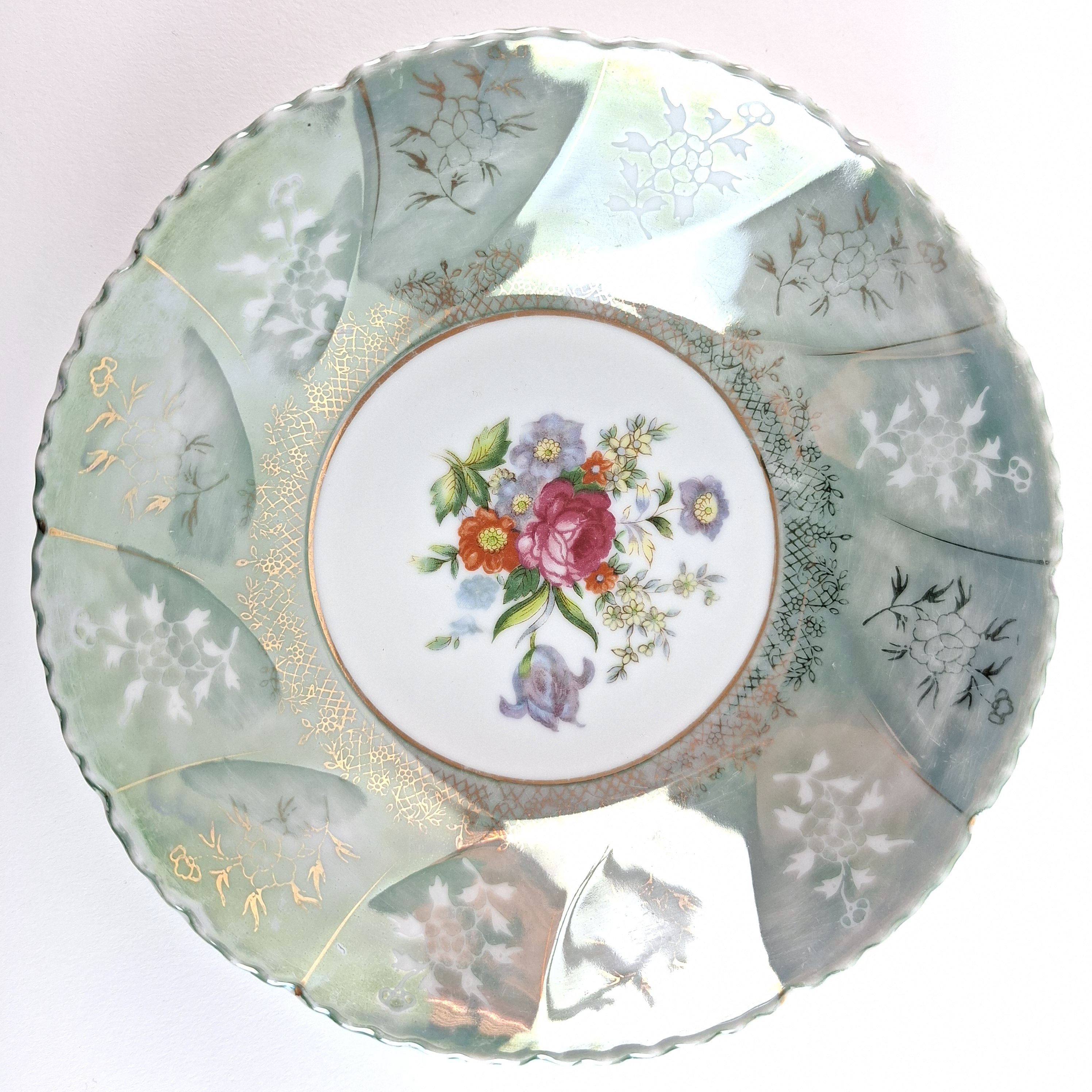 Japanese Mid-Century Green and Gold Porcelain Bowl