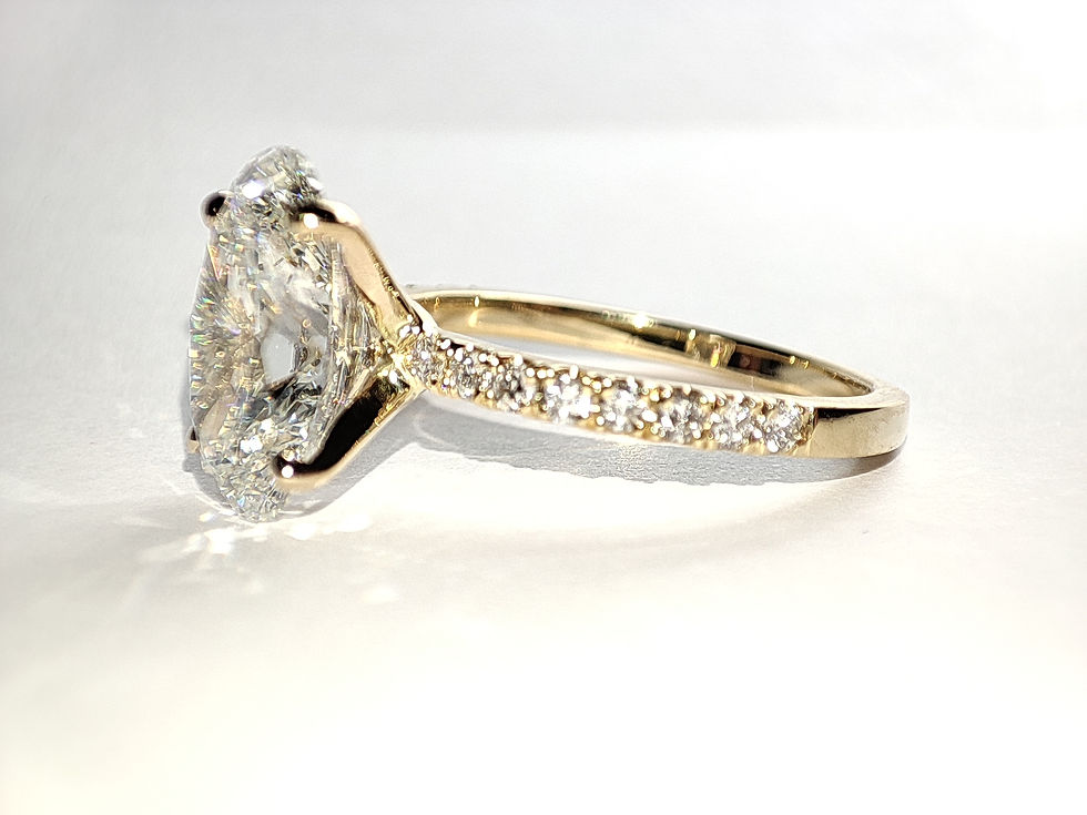 Miniatura:  טבעת אובל סוליטר 2.50 קרט  יהלומים בצדדים 