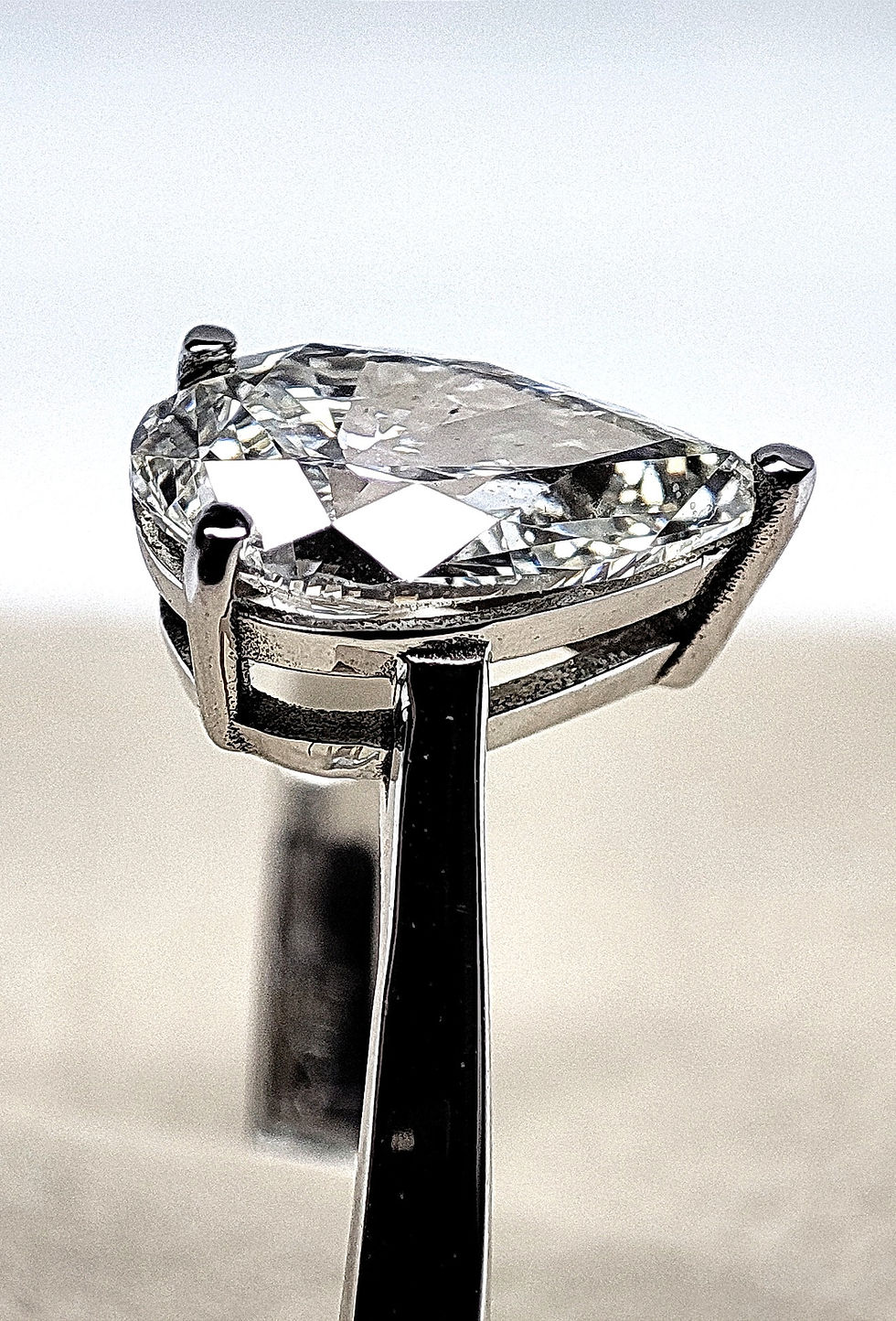 Thumbnail: בטבעת סוליטר טיפה קלאסית במשקל  1,50 קרט