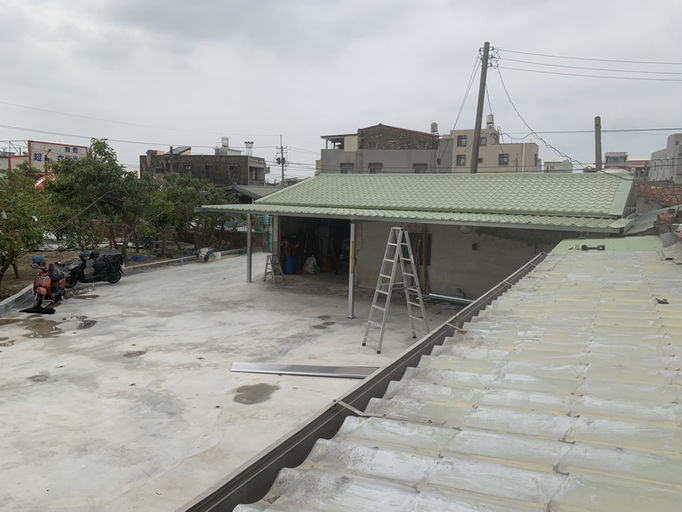 右厝雨棚搭浪板完成