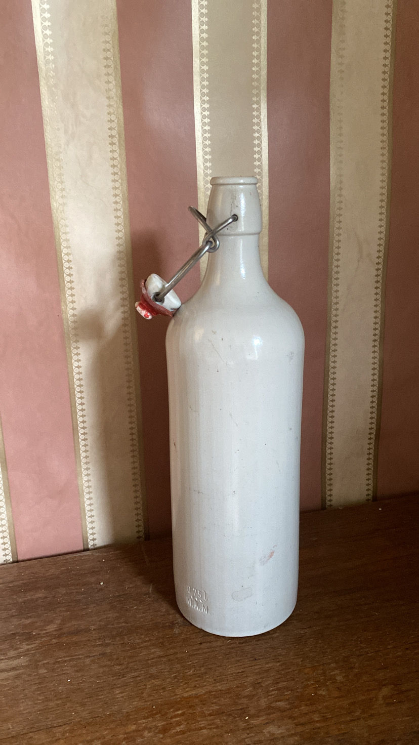 Miniature : Bouteille en grès blanc