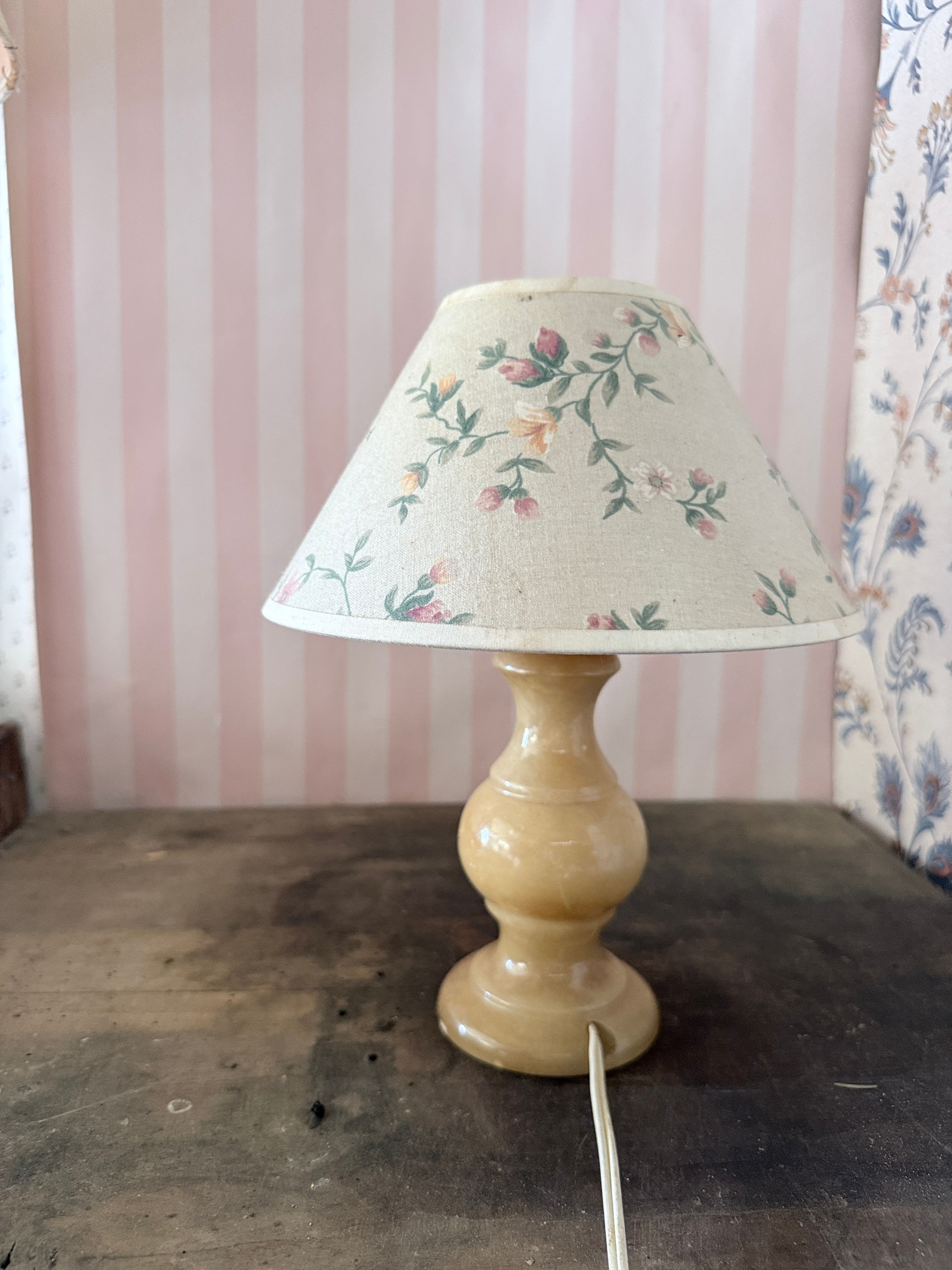 Lampe de chevet fleurie