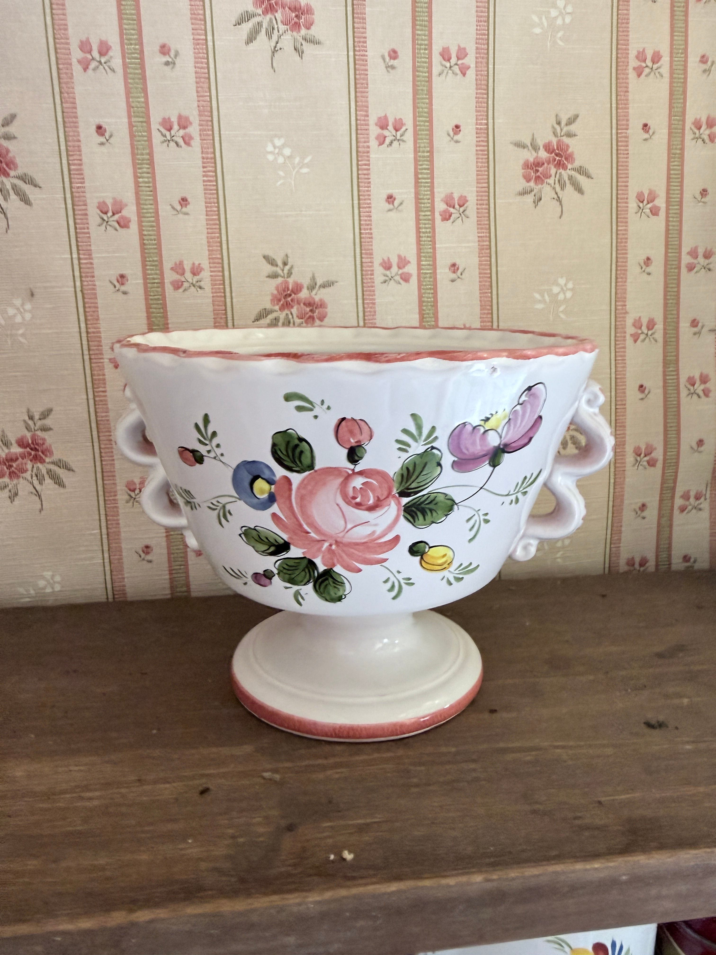 Pot sur pied fleuri