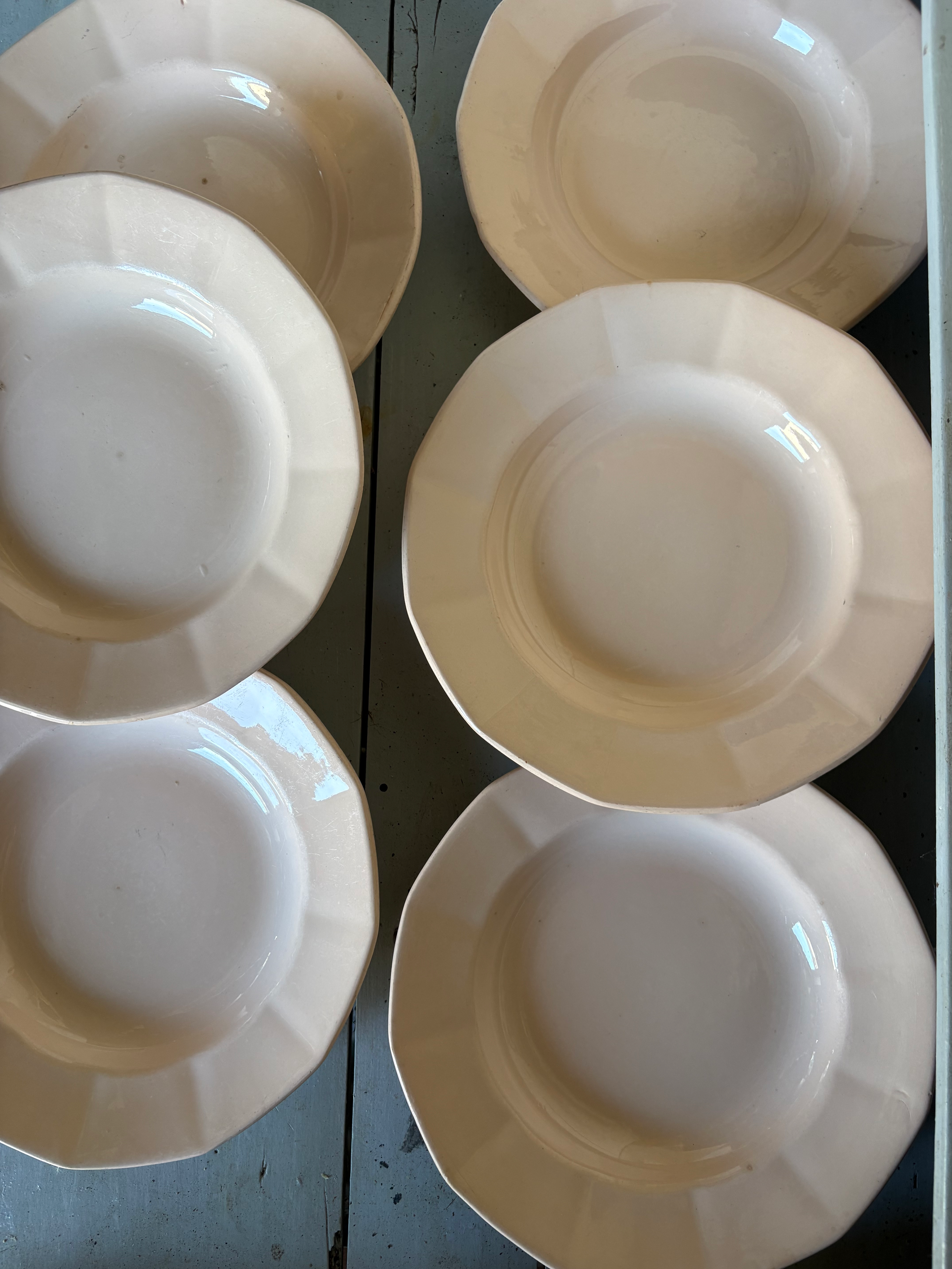 6 assiettes roses semi-creuses