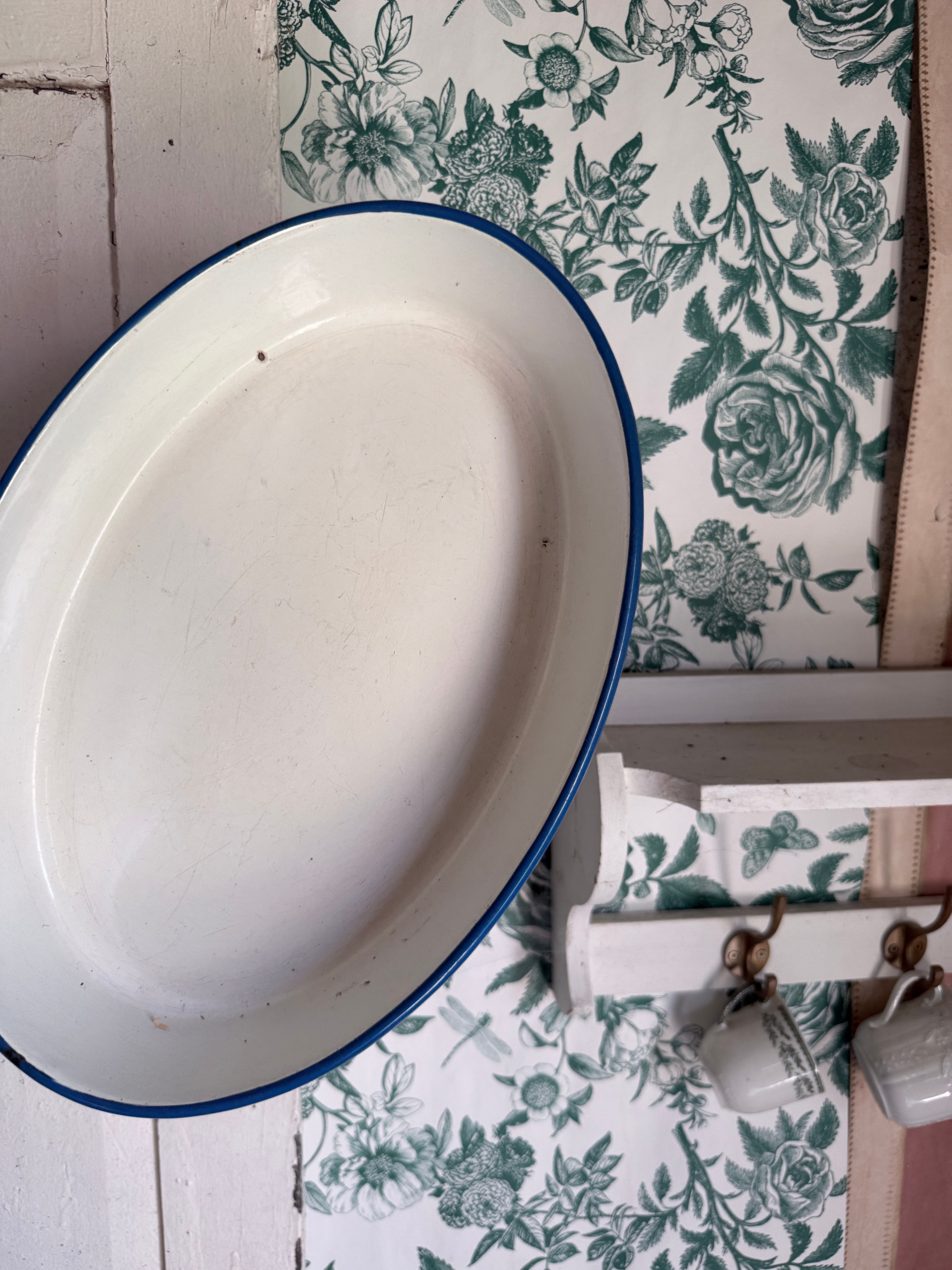 Plat ovale émaillé