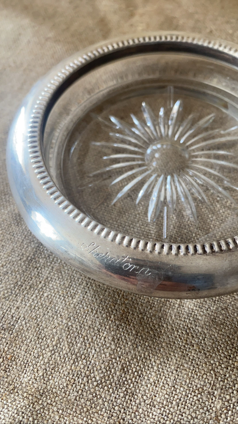 Thumbnail: Dessous de verre/ bougeoir ciselé