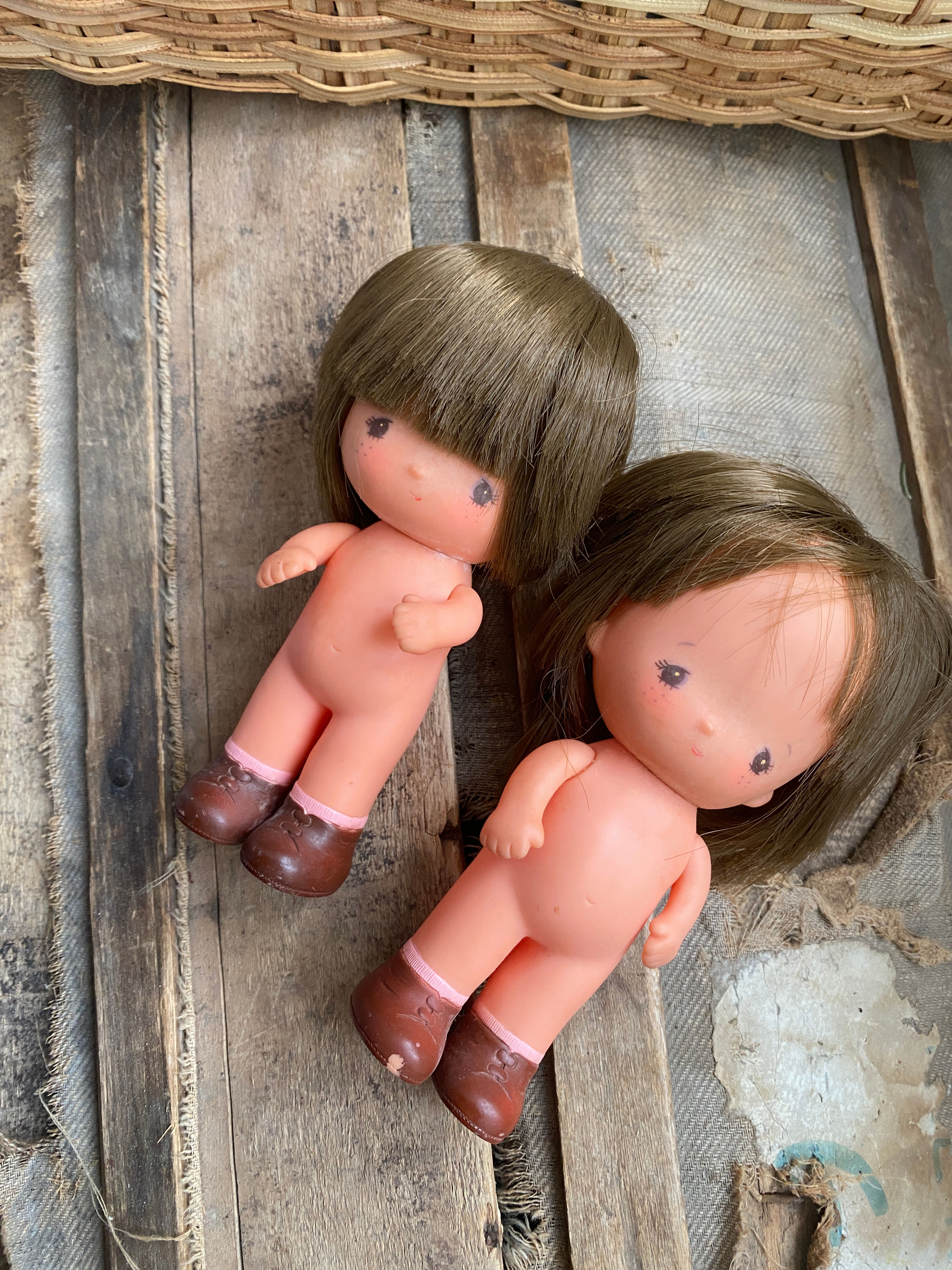 Deux petites poupées