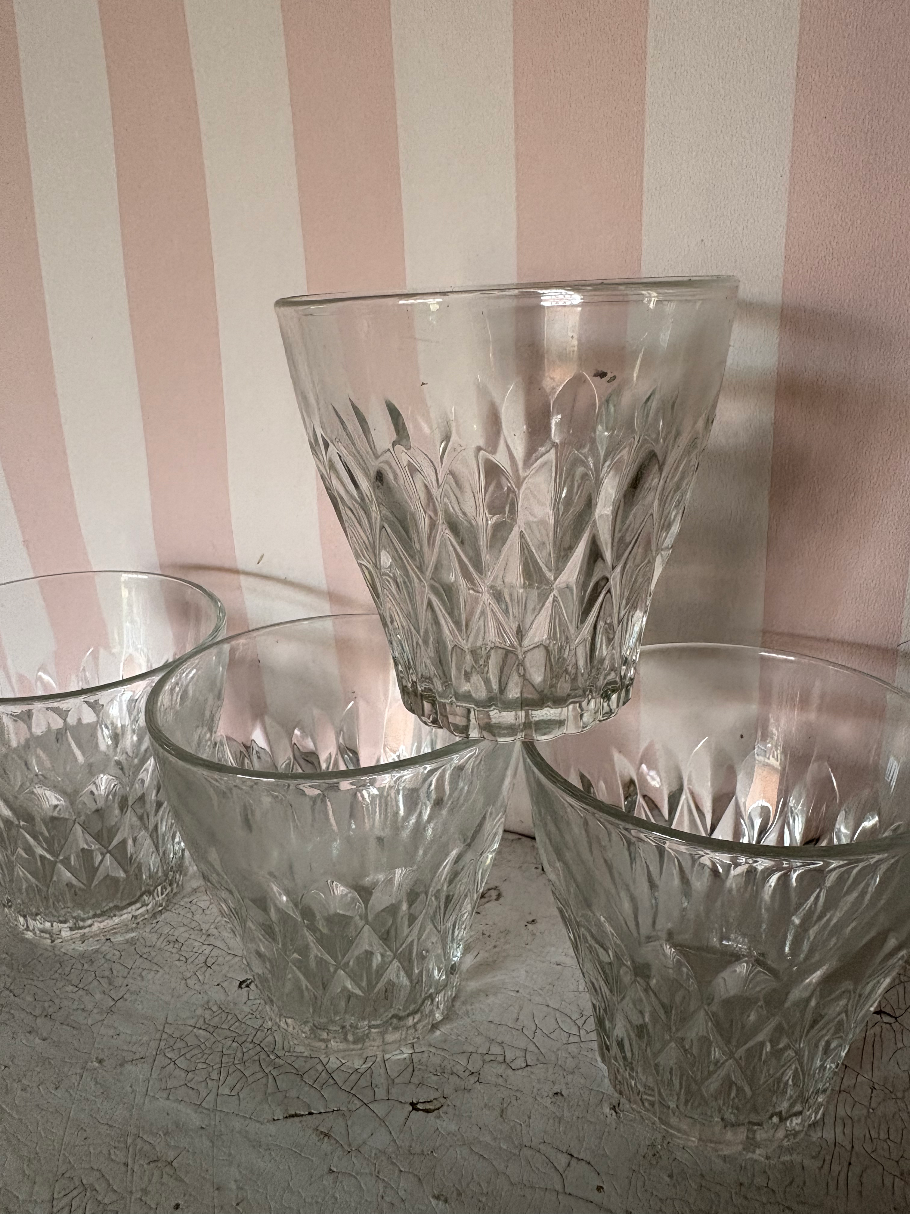 4 verres ciselés