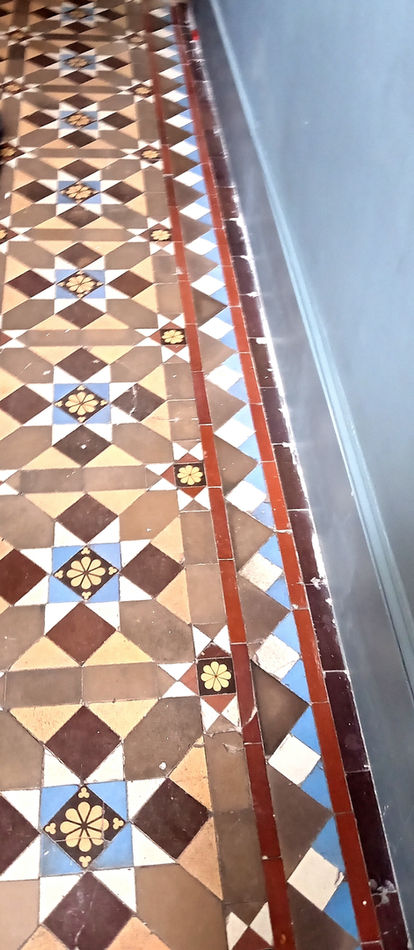 www.avonnovainteriors.com
