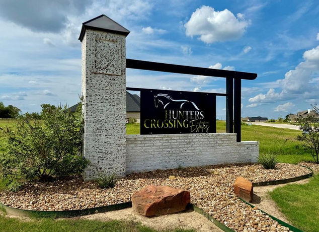 Hunters Crossing Estates entrance sign