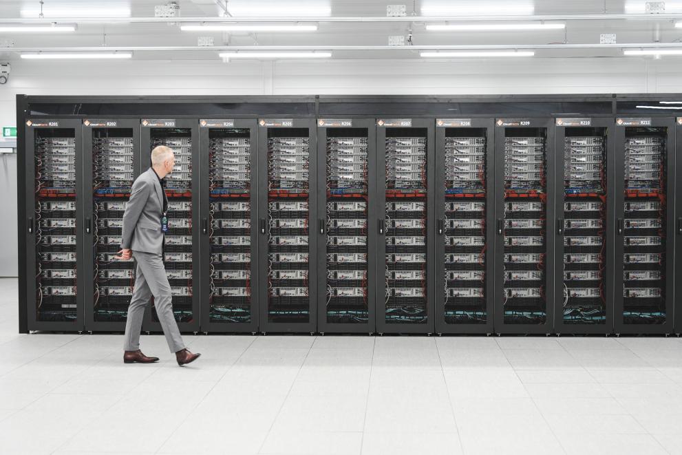 Il supercomputer LUMI in Finlandia, nell’immagine pubblicata dalla Commissione europea a corredo dell’approfondimento su intelligenza artificiale e competenze.
