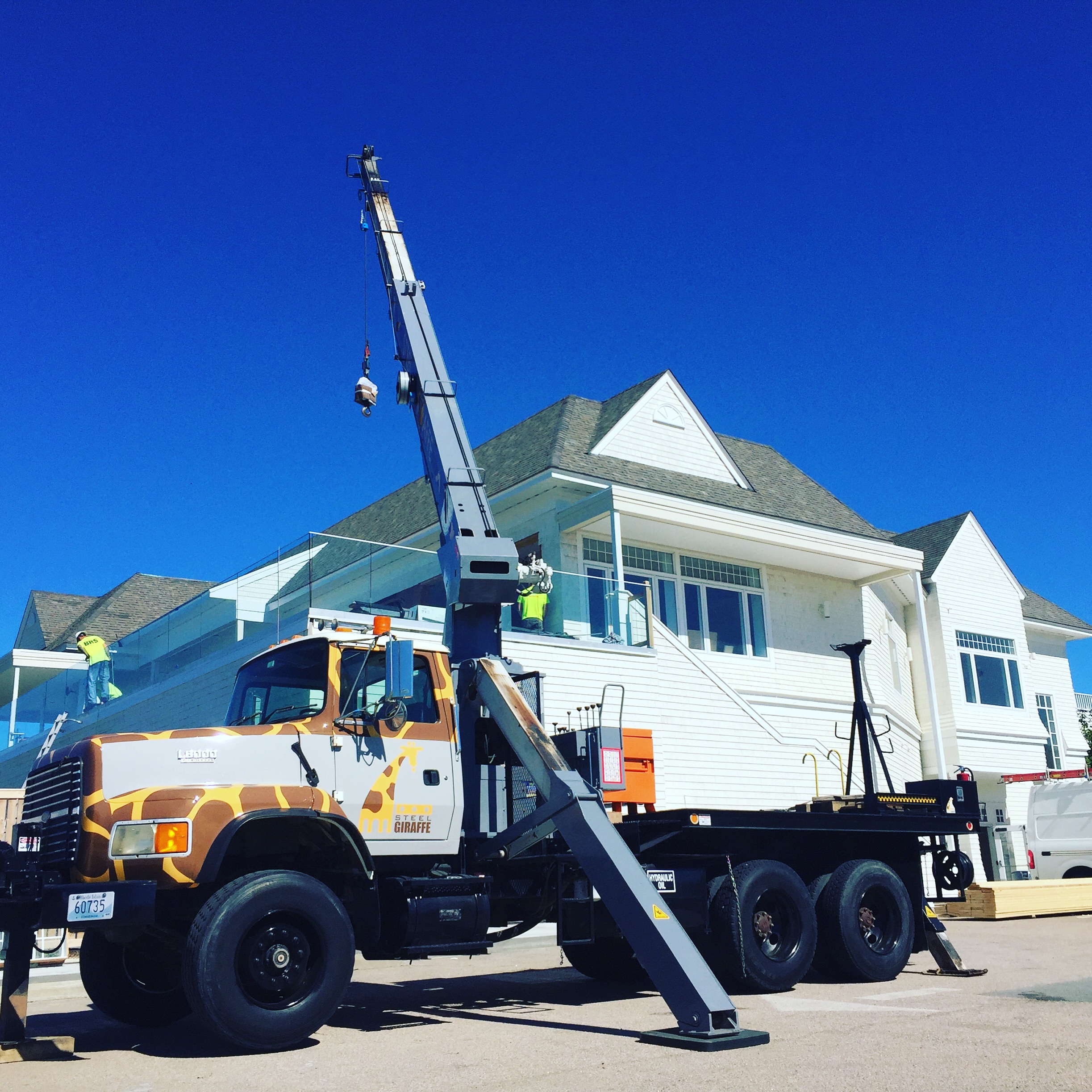 Boom truck lifting