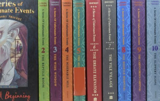 Daniel Sanz, an remarkable reviewer talk about the first book of "a Series of Unfortunate Events"