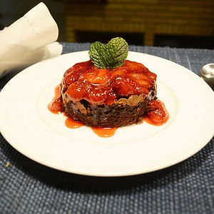 Brownie com calda de frutas vermelhas