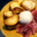 Burrata com azeite tufado e presunto parma