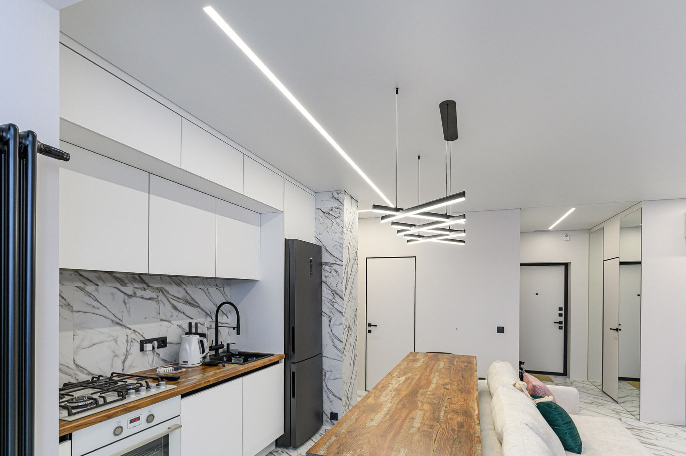 фотосъемка установки натяжных потолков и системы освещения