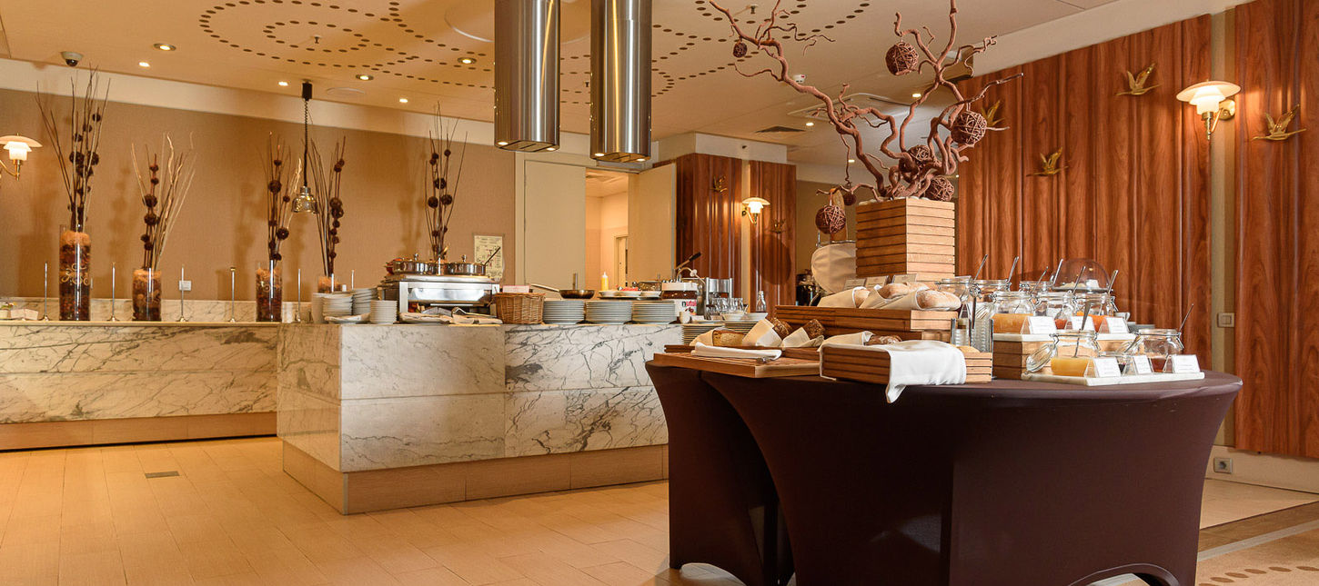 Шведский стол отеля Crown Plaza Санкт-Петербург