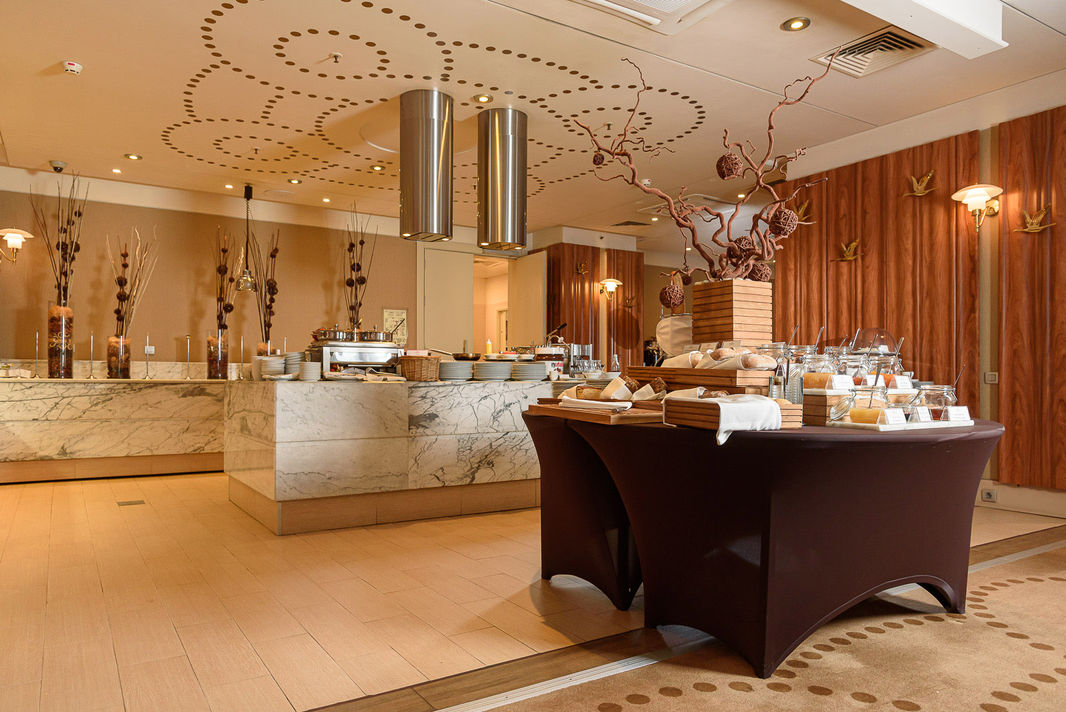 Шведский стол отеля Crown Plaza Санкт-Петербург