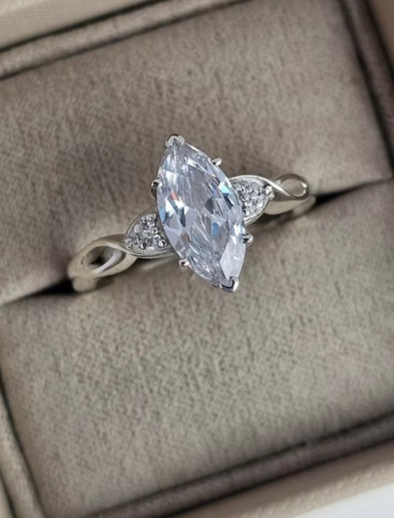 Thumbnail: Statement Marquise Ring