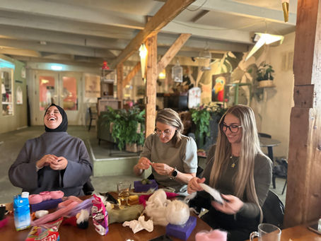 Uit je hoofd, in je handen: waarom creativiteit op de werkvloer stress kan verlagen