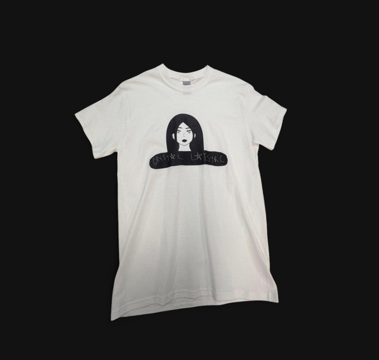Crystal Latsyrc og tee white
