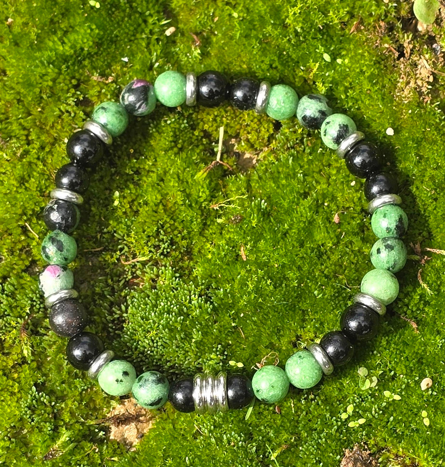 Boucles d'oreilles en rubis et zoisite et tourmaline noire