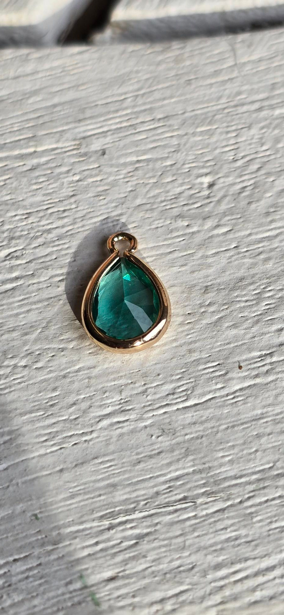 breloque goutte en verre bleue