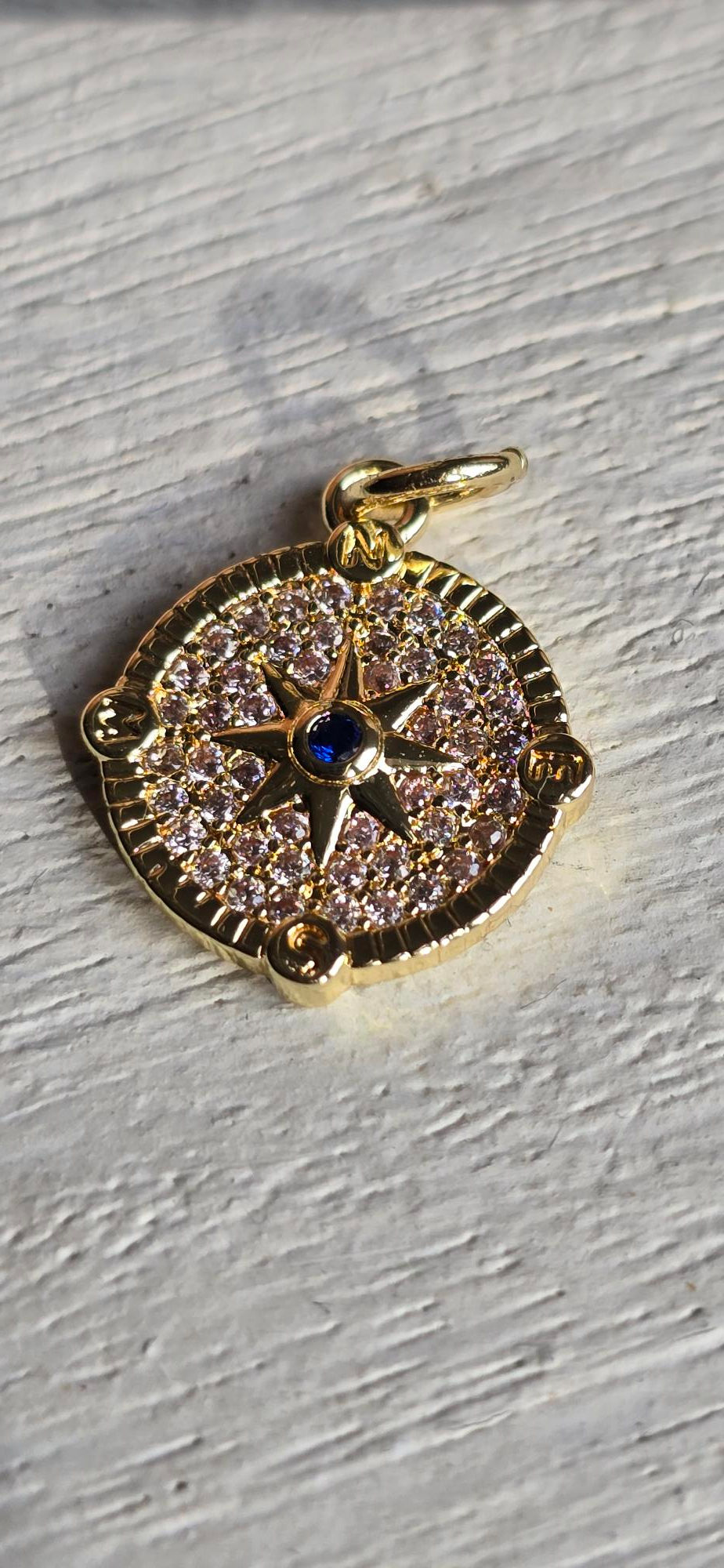 breloque boussole bleue