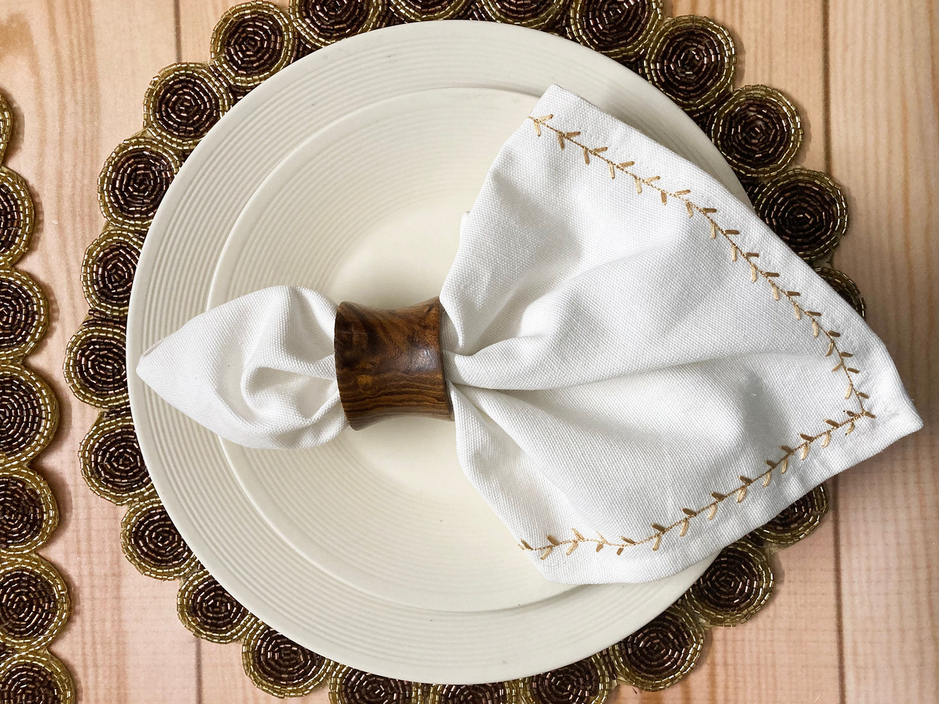 Table napkin set of 6, for dining and serving, with fly stitch embroidery