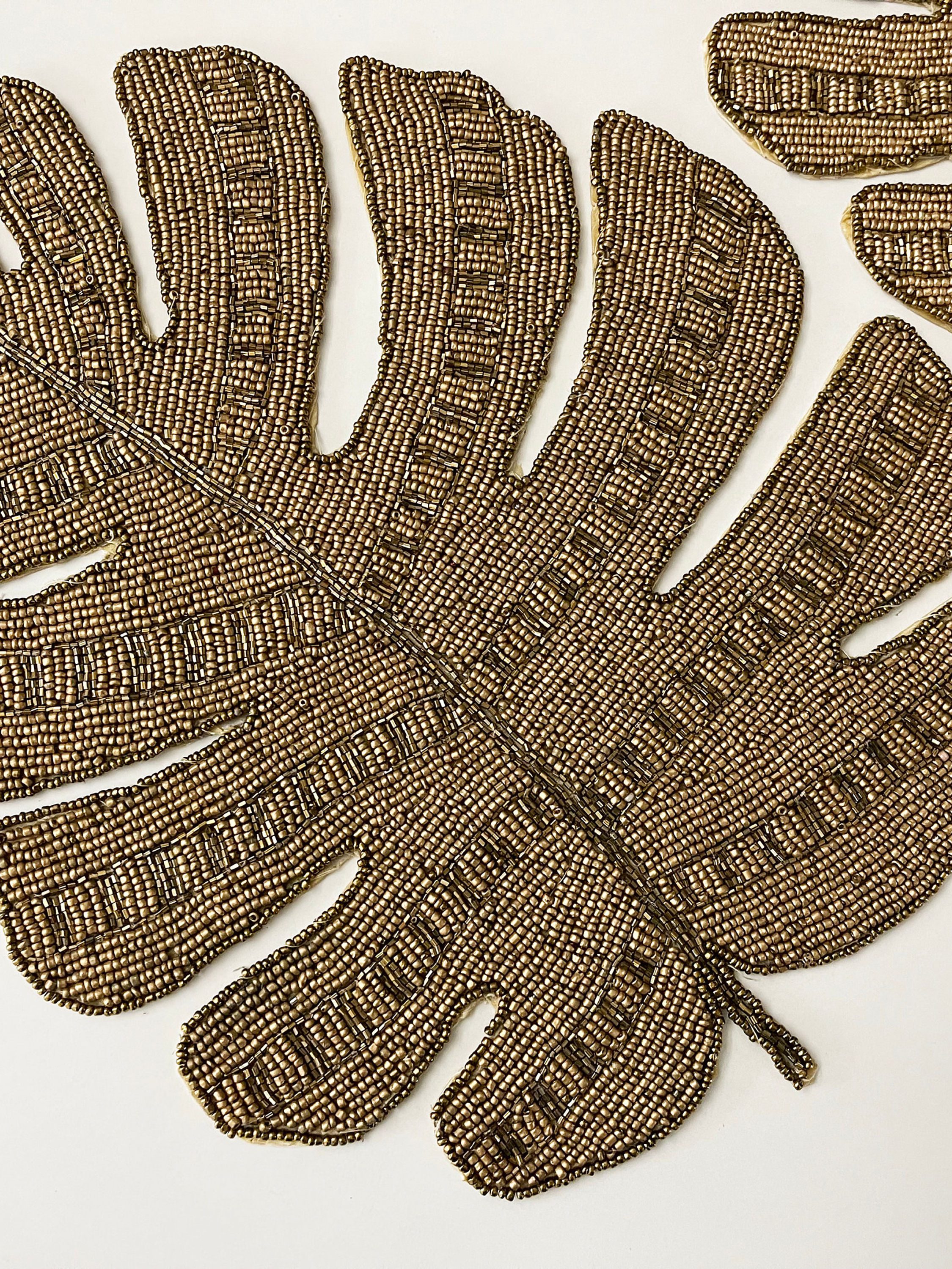 Set of 4, Handmade beaded placemat, Golden Monstera tropical leaf, 14 inch