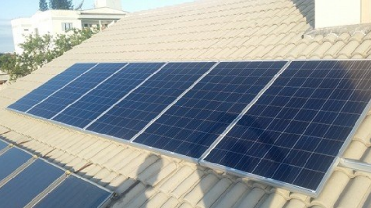 Carga instalada: 1.59kWp - 6 módulos de 265Wp2
