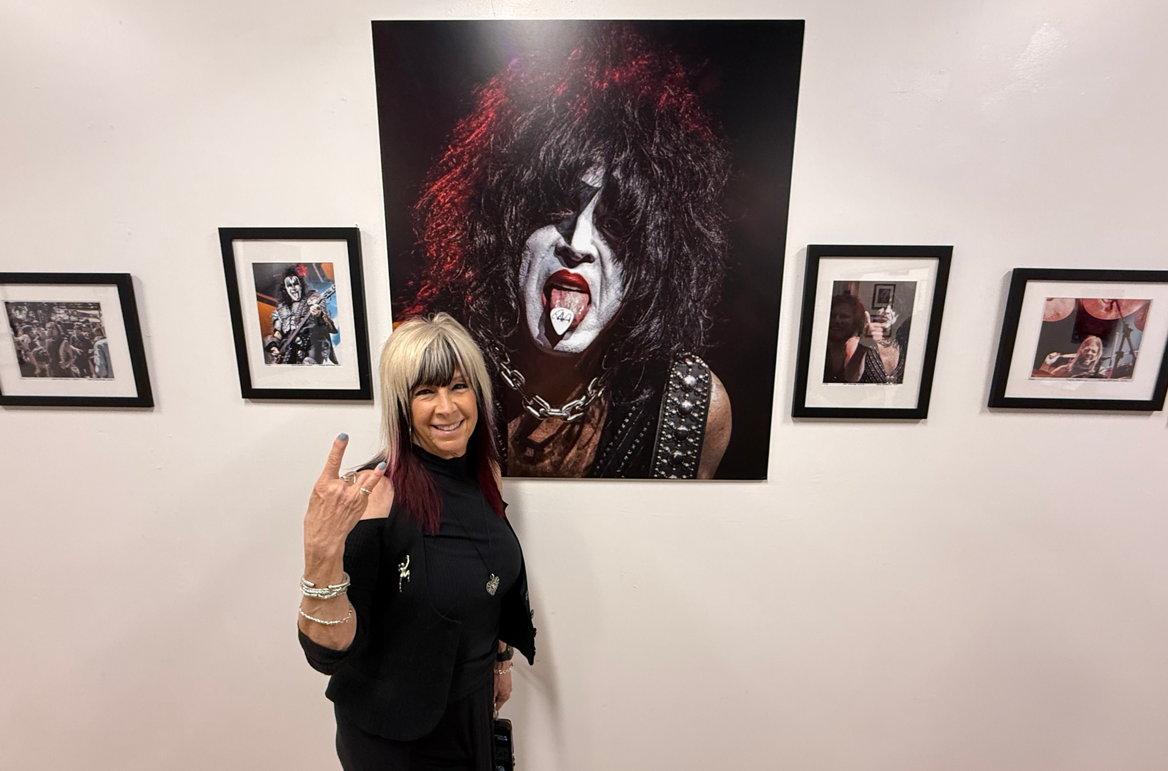 Cheryl Alterman, photographer... at the gallery opening.