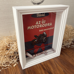 Mi motorosok tudjuk, hogy egy drága hobbink van. Ezzel a pénzátadó motoros poszterrel segítheted szeretted, hogy minél hamarabb meglegyen az a pénz.