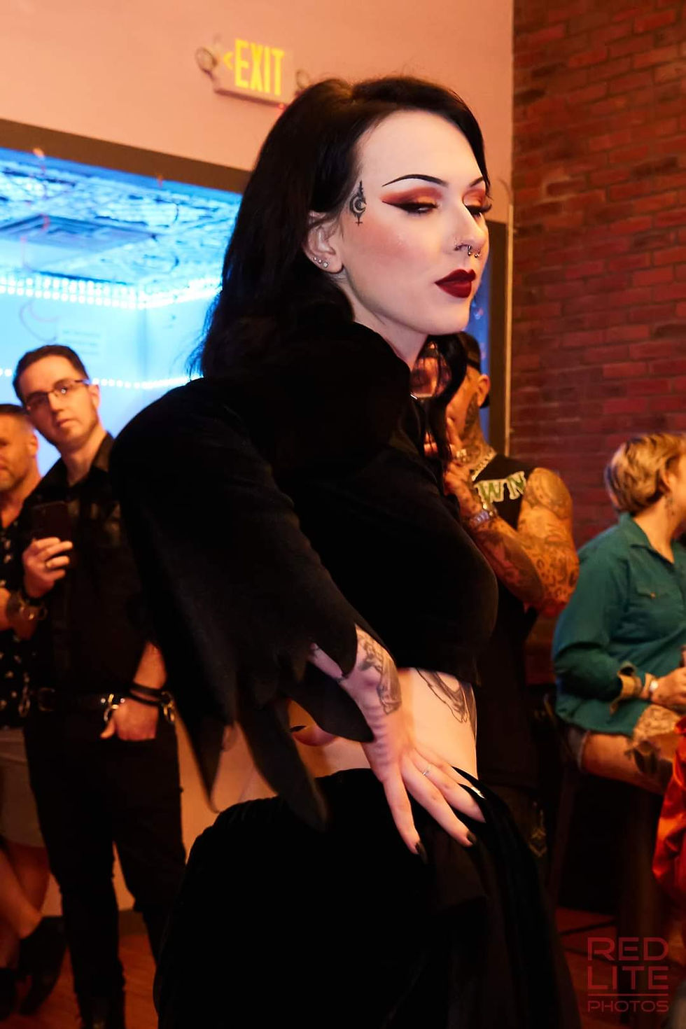 ภาพขนาดย่อ: Mistress Crop Top