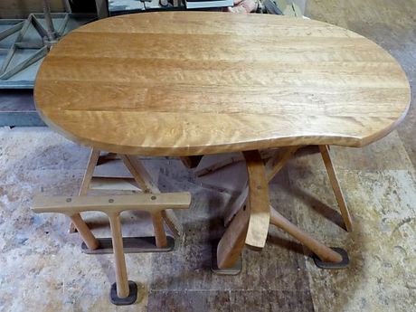 チェリーの大テーブル