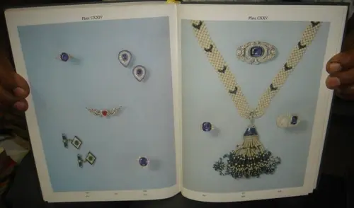 Thumbnail: SOTHEBY'S JEWELLERY  Hotel Des Bergues Geneva  1983 AUCTION CATALOGUE HC