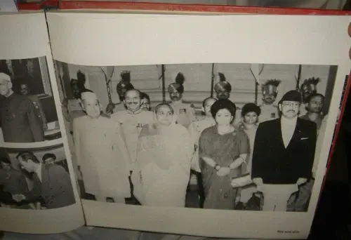 Thumbnail: RARE - ITHAS KI MANZILE CHITRAMAY JHANKI [ graphical tableau ] - LEADERS P 208