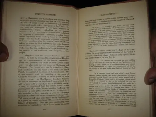 Thumbnail: INDIA  RARE - KEYS TO KASHMIR LALLA ROOKH PUBLICATIONS 1953  PAGES 199 WITH MAP