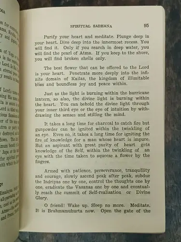 Thumbnail: INDIA RARE: ESSENCE OF YOGA BY H. H. SRI SWAMI SIVANANDA PRINT YEAR 1967 ENGLISH