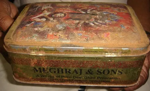 Thumbnail: INDIA RARE EMPTY TIN BOX - MAA DURGA  - SIZE 6.3/4 '' X 5 '' X 2.1/4+ ''