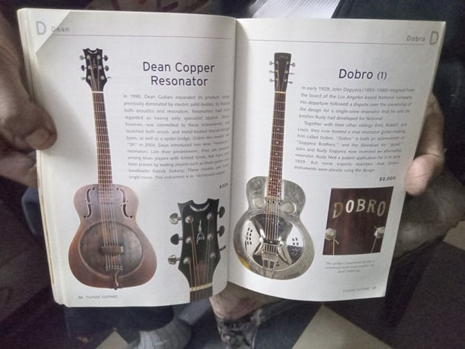 Thumbnail: CLASSIC GUITARS IDENTIFICATION & PRICE GUIDE BY NICK FREETH ILLUSTRATED PAG 272