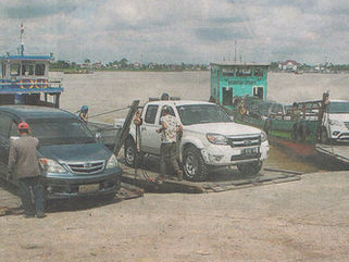 Menyeberang Sungai Mahakam