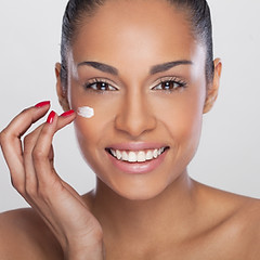 Model Applying Cream