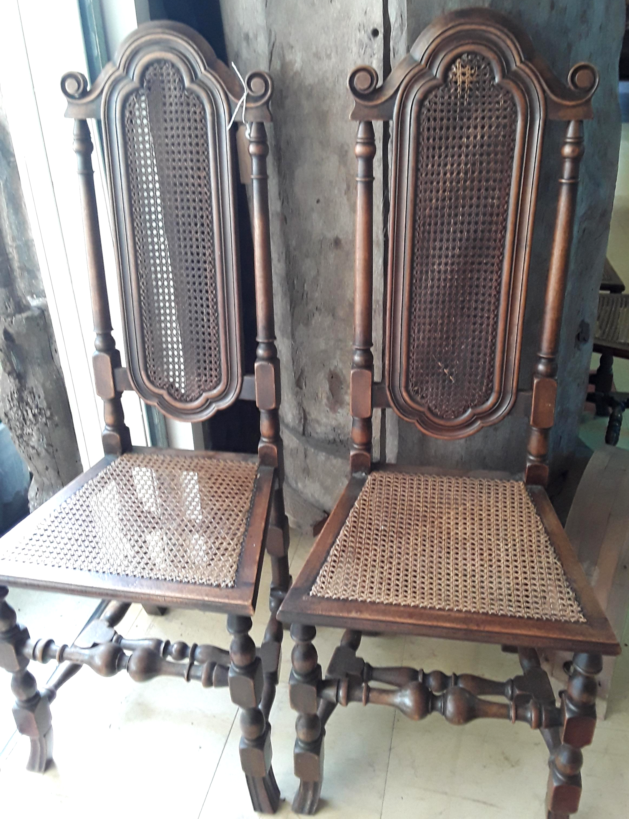 Set of 6 17th Century Walnut Dining Chai