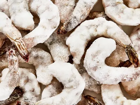 El glaseo en los pescados y mariscos: ¿un truco para encubrir el peso neto del producto?