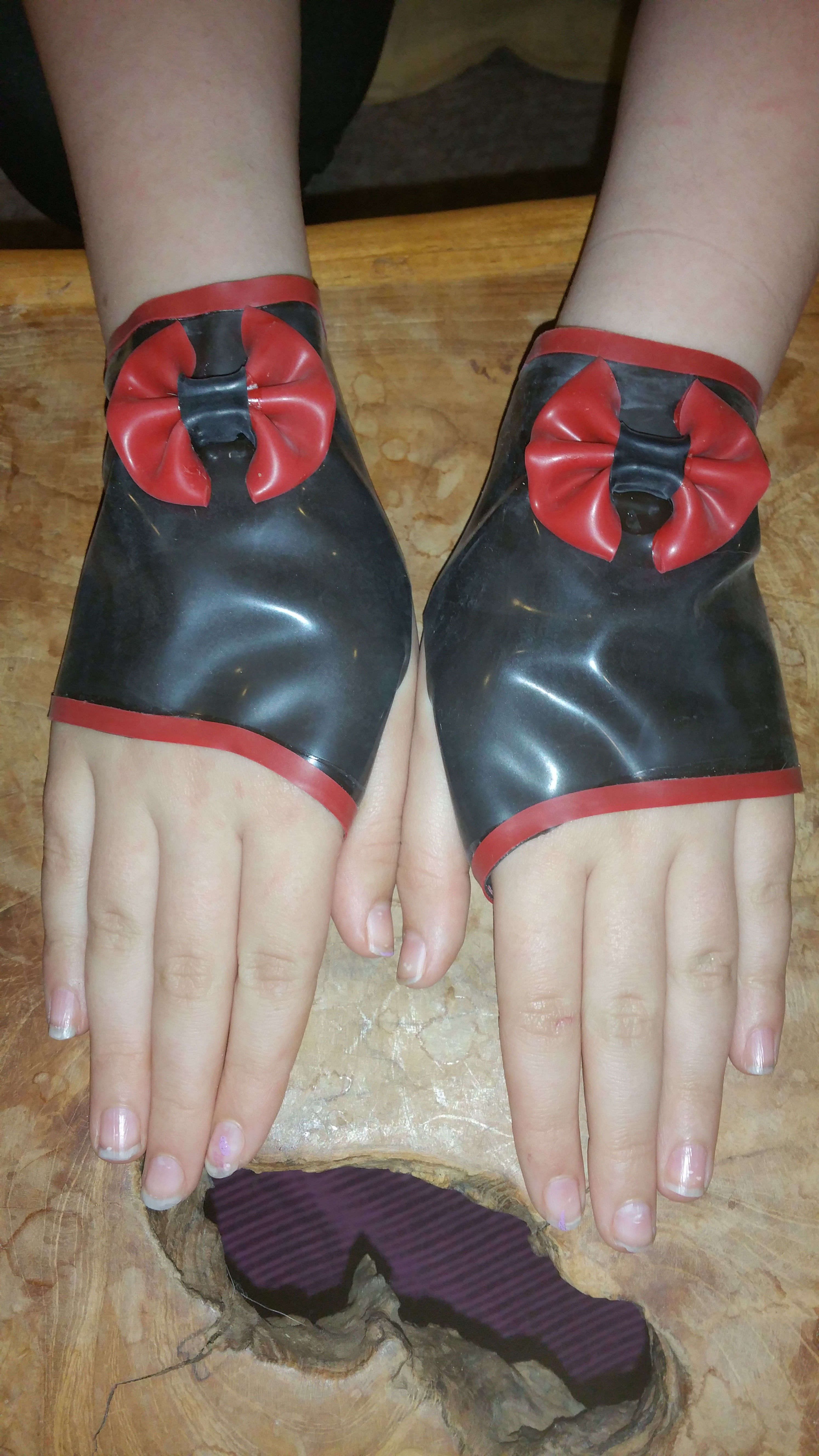 Latex Guantlets .. Plus Size .. SS2008
