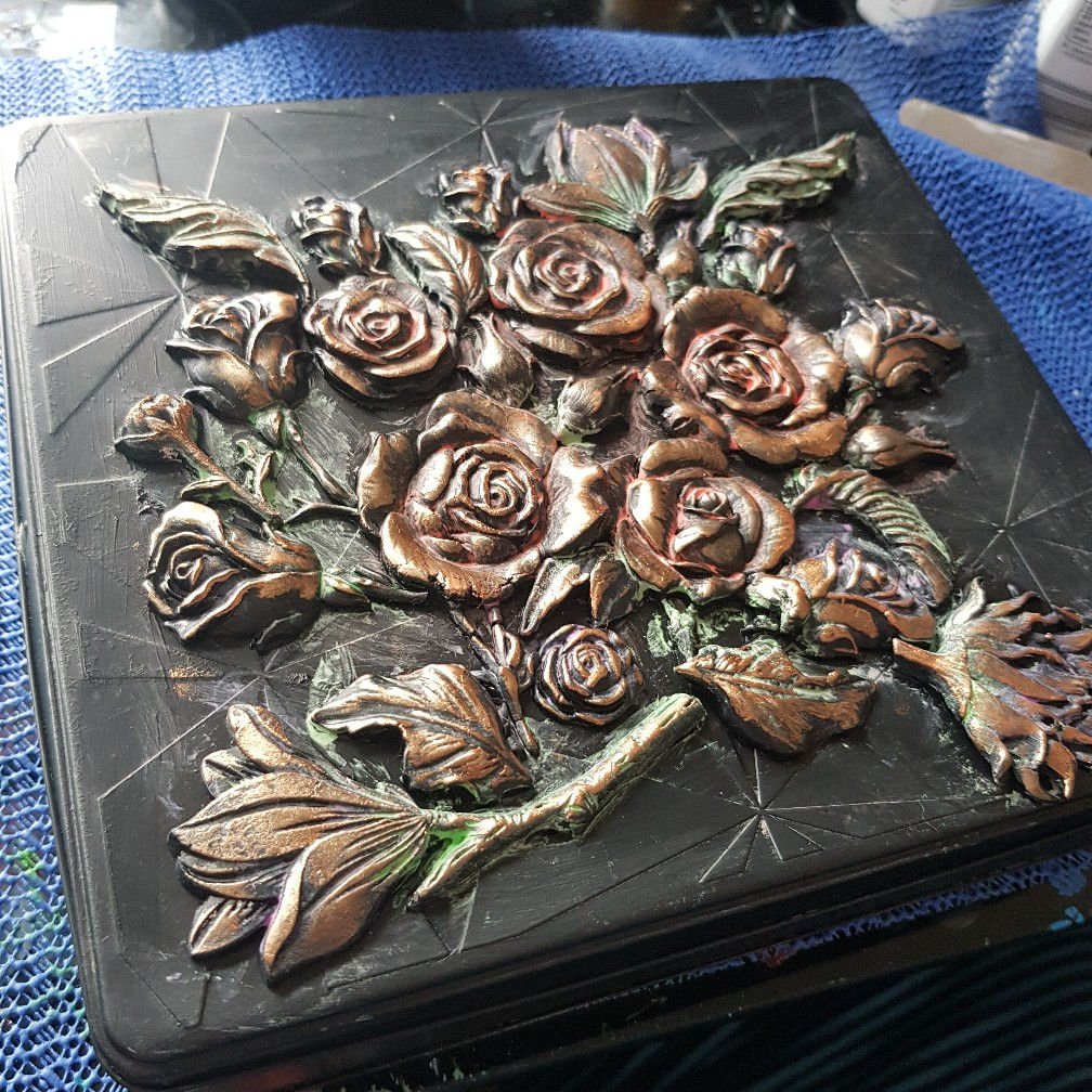 Baroque Vintage Style Roses Decorated Tin .. Large ..