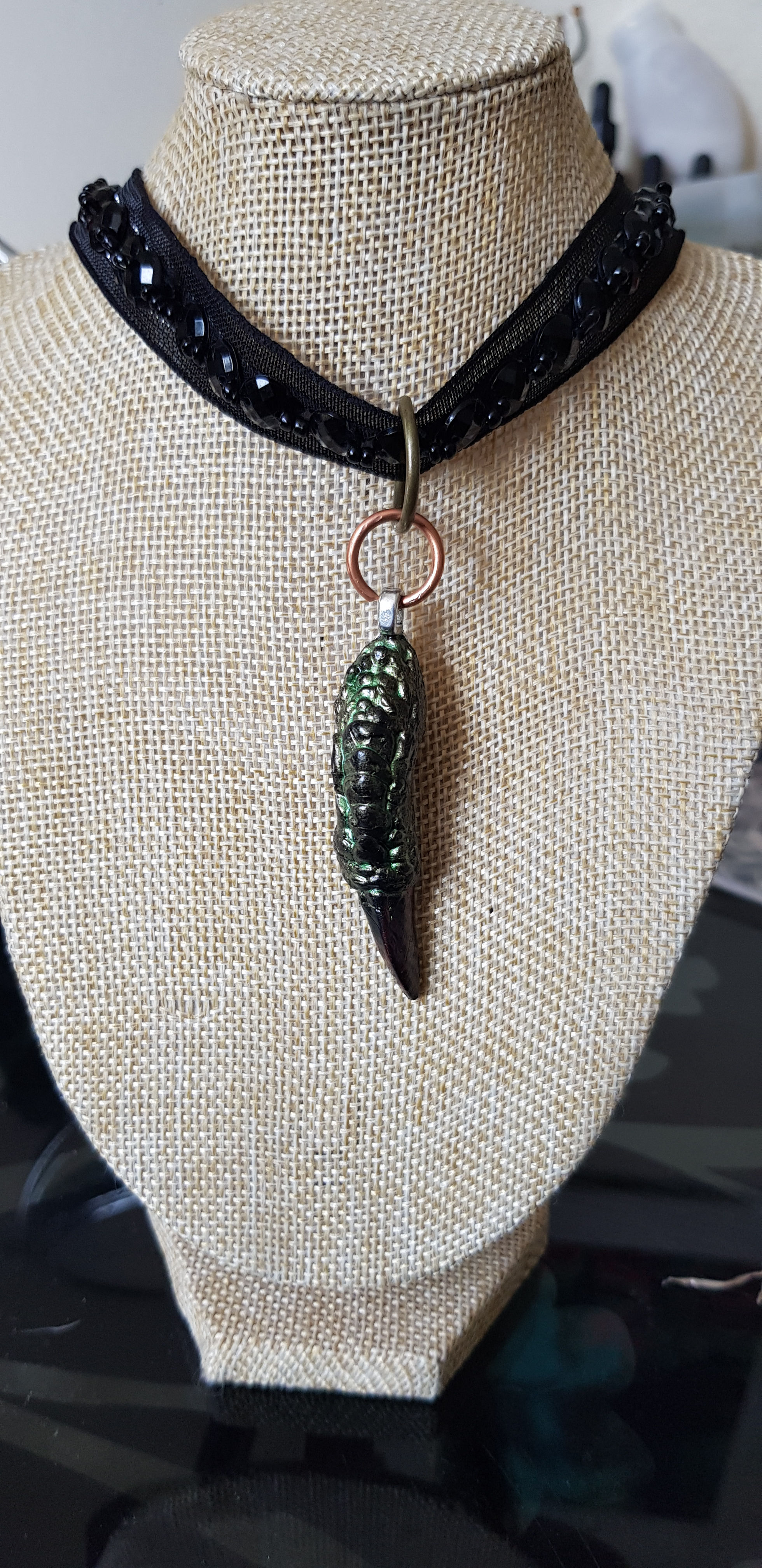 Black & Green Dragon Claw Pendant .. 212 ..
